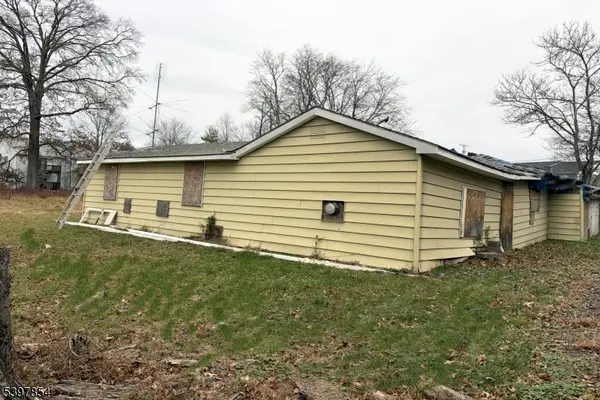 8 Reasoner Ln, Flemington Boro, NJ 08822