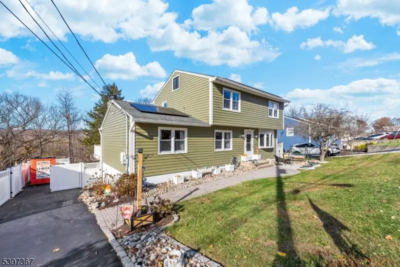 15 Aldrin Dr, Wanaque, NJ 07465 - Image #2