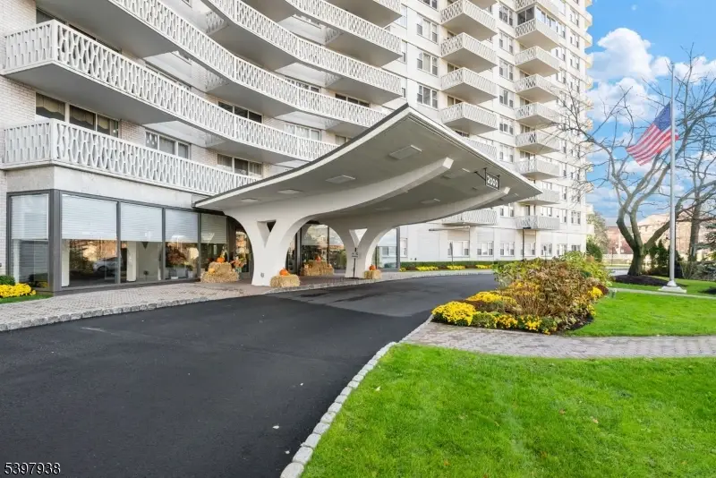 2000 Linwood Ave #9W, Fort Lee, NJ 07024 - Image #1