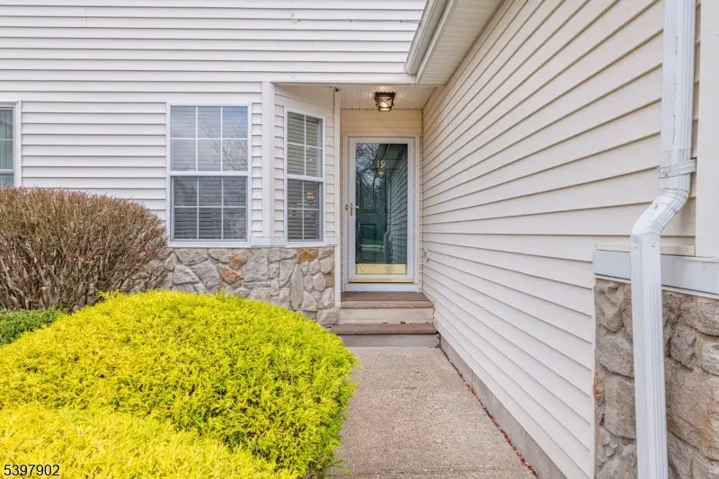 19 Lakeview Dr, Hamburg, NJ 07419 - Image #2