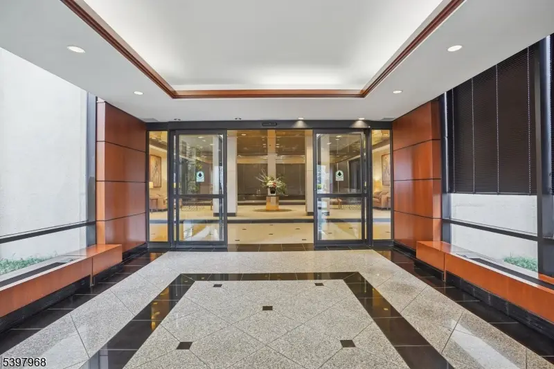 2 Claridge Dr Apt 1cw #1CW, Verona, NJ 07044 - Image #1