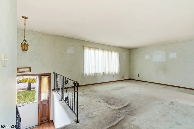 10 Red Oak Way, Bradley Gardens, NJ 08807 - Image #3