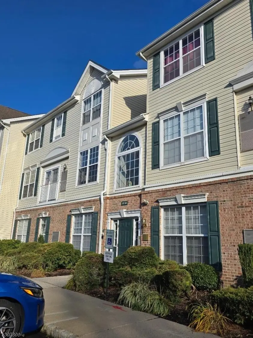 106 Limerick Ln, Lopatcong, NJ 08865 - Image #1