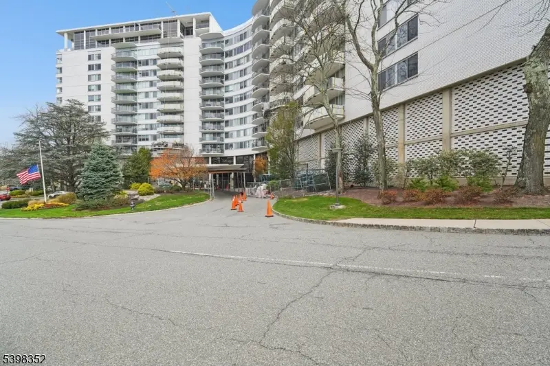 1 Claridge Dr #726, Verona, NJ 07044 - Image #1