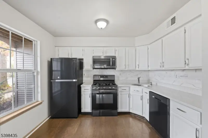 2507 Vroom Dr, Bradley Gardens, NJ 08807 - Image #3