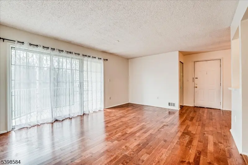 147 Rachel Ct, Franklin Park, NJ 08823 - Image #2