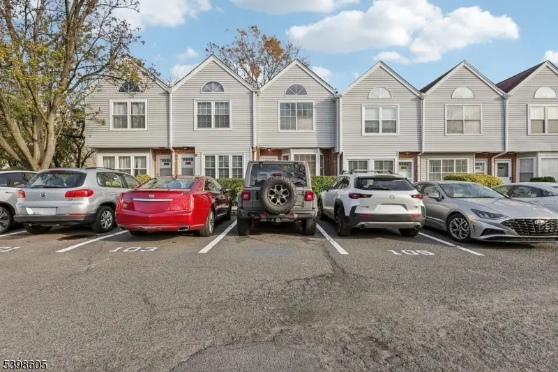 105 Liberty Ct, Hillside, NJ 07205 - Image #2