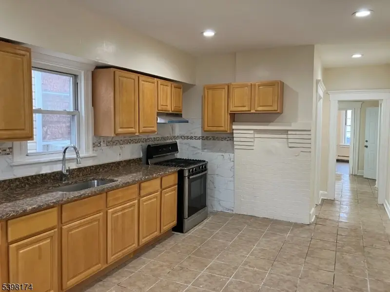 164 Stuyvesant Ave, Newark, NJ 07106 - Image #3