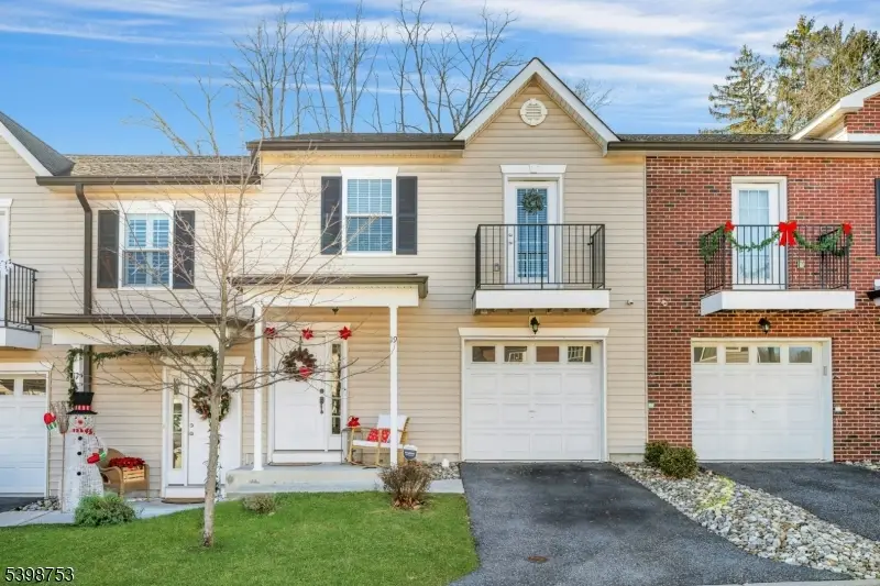 19 Gregg Ct, Newton, NJ 07860 - Image #1