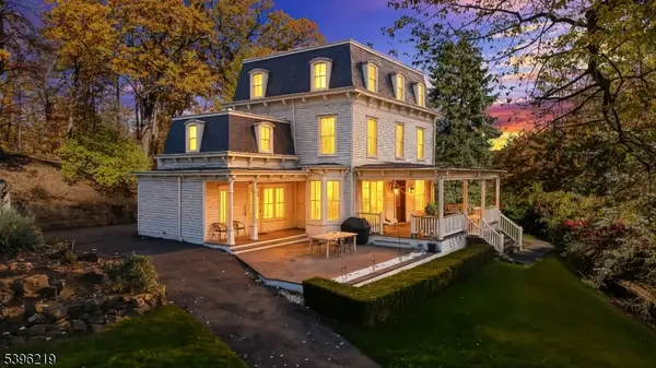 1370 Johnston Dr, Watchung Boro, NJ 07069