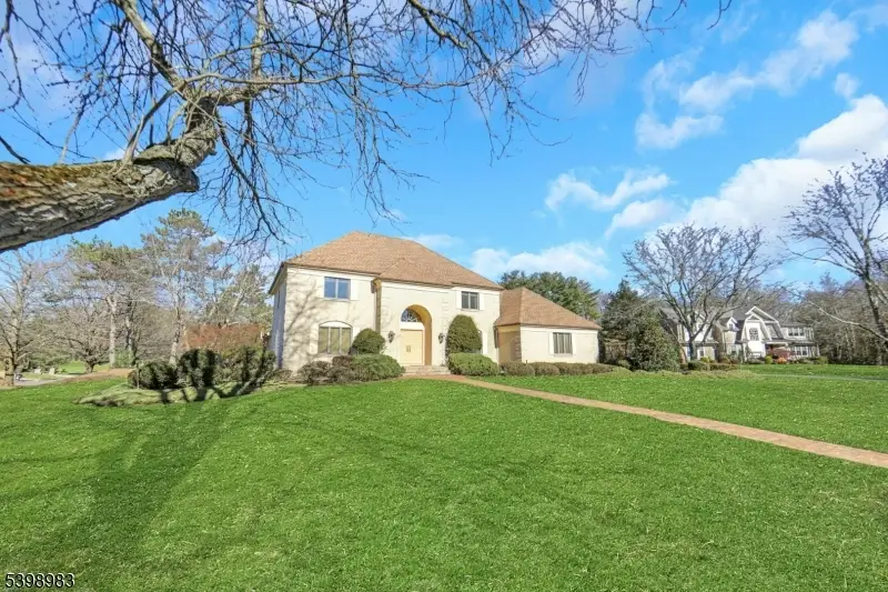 300 Forsythia Ct, Franklin Lakes, NJ 07417 - #2