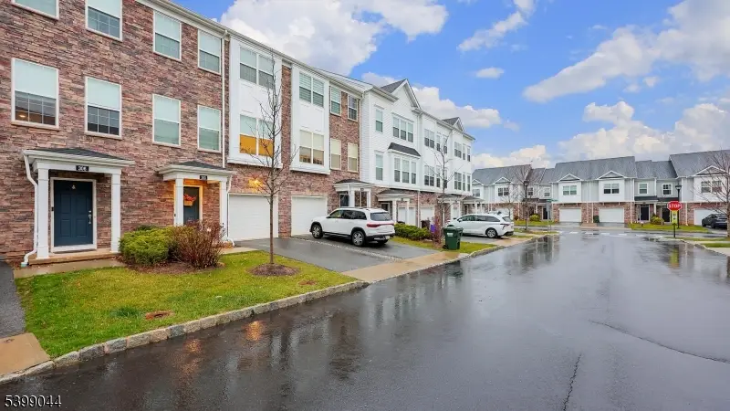 305 Saratoga Ct, Branchburg, NJ 08876 - Image #2