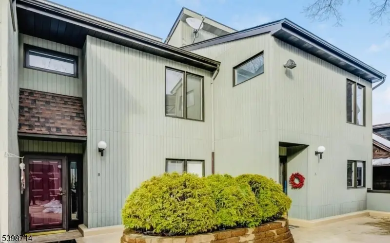 14 Highland Pl, Maplewood, NJ 07040 - Image #1