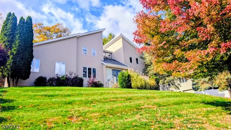 422 Mountain Way, Parsippany Troy Hills, NJ 07950 - Image #1