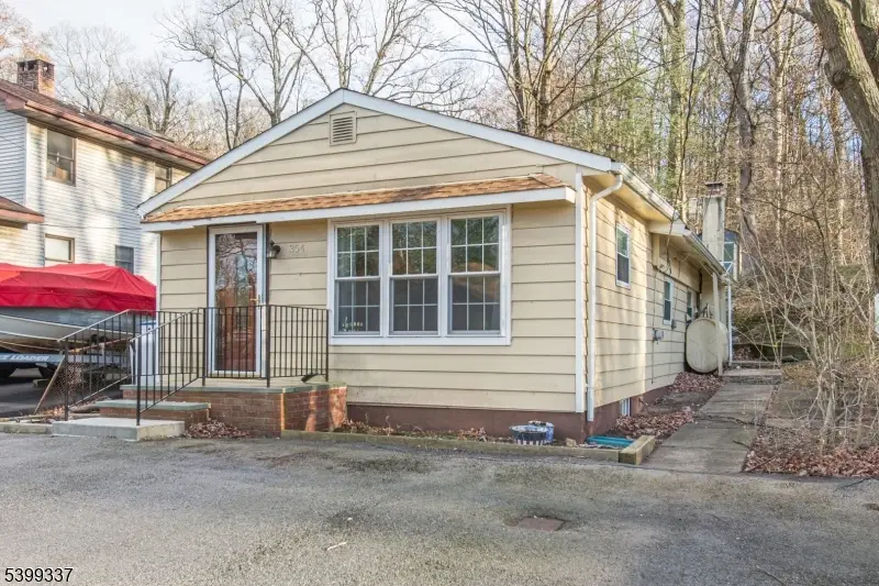 354 Maxim Dr, Hopatcong, NJ 07843 - Image #1