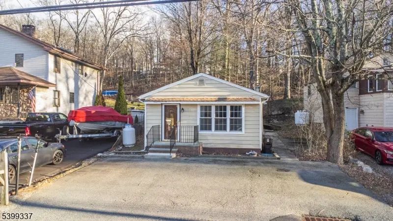 354 Maxim Dr, Hopatcong, NJ 07843 - Image #3