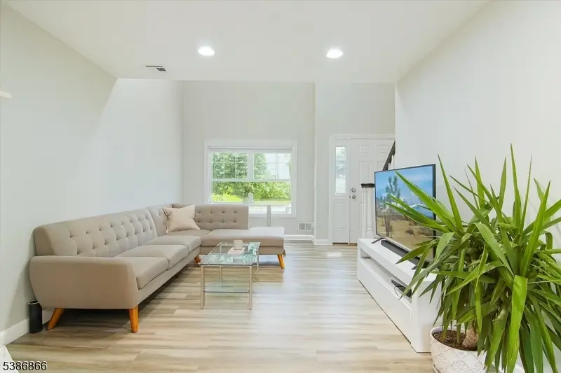 471 N Midland Ave #10, Saddle Brook, NJ 07663 - Image #2