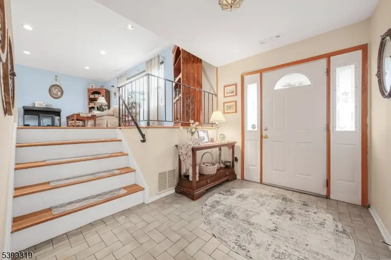 9 Allison Ct, Wayne, NJ 07470 - Image #3