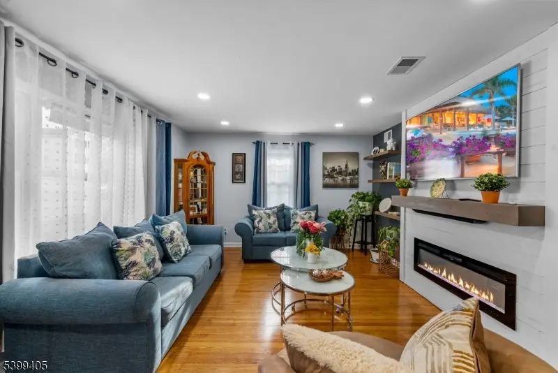 47 Browertown Rd, Little Falls, NJ 07424 - Image #2