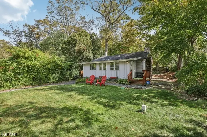 8 Woodland Rd, Ringwood, NJ 07456 - Image #2