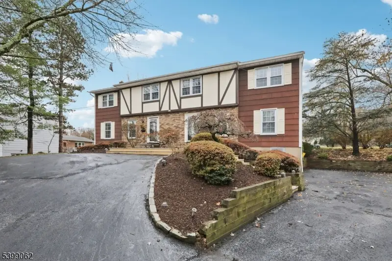 822 Pompton Ave, Cedar Grove, NJ 07009 - Image #3