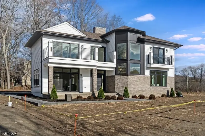 424 Lake Shore Dr, Upper Greenwood Lake, NJ 07421 - Image #1