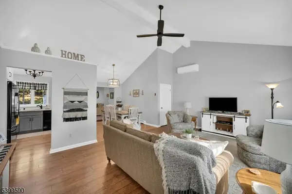 15 Fairview Ave, Hamburg Boro, NJ 07419