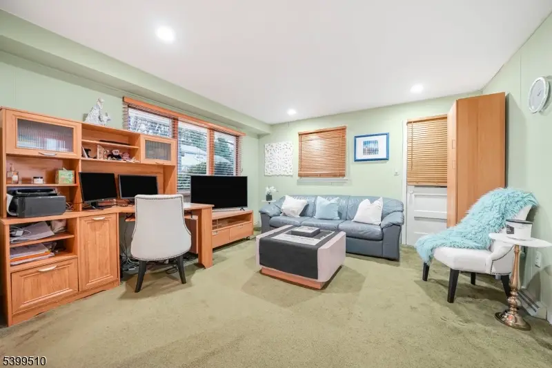 12 Clinton Ln, Wayne, NJ 07470 - Image #3