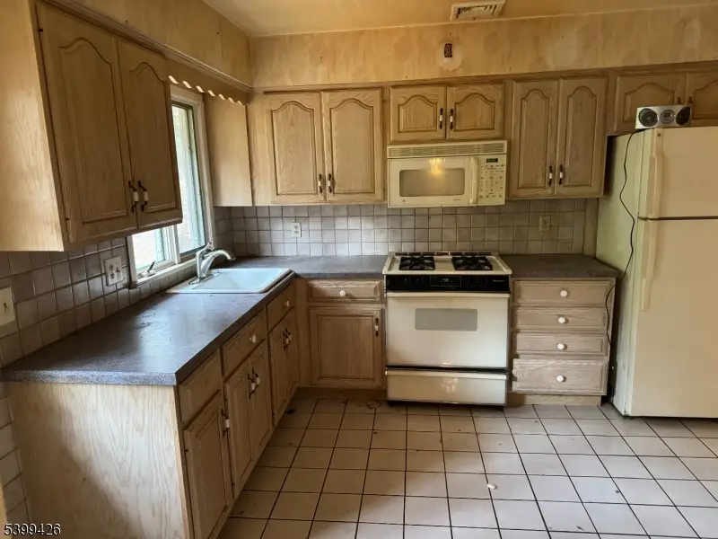 185 Kakeout Rd, Kinnelon, NJ 07405 - Image #3