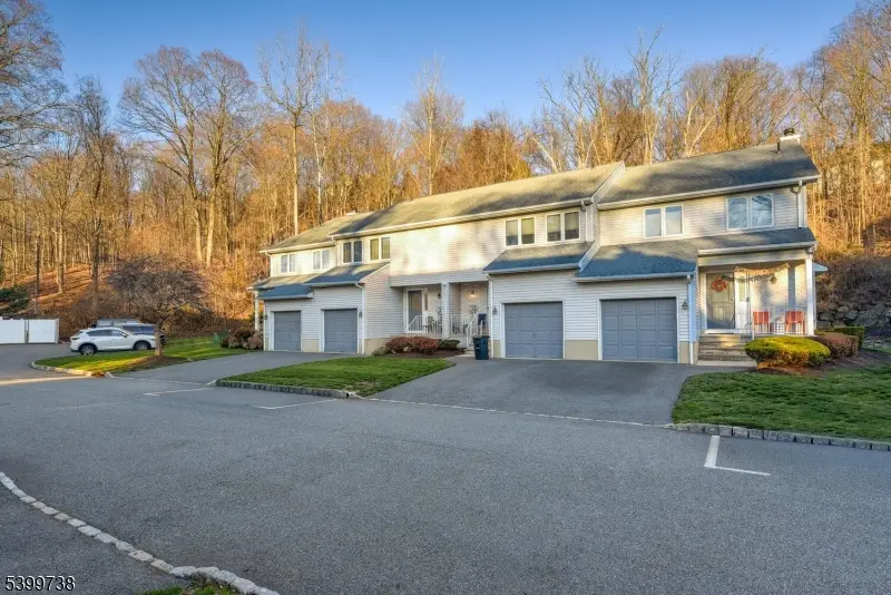 6 Hanson Pl, Wayne, NJ 07470 - Image #2