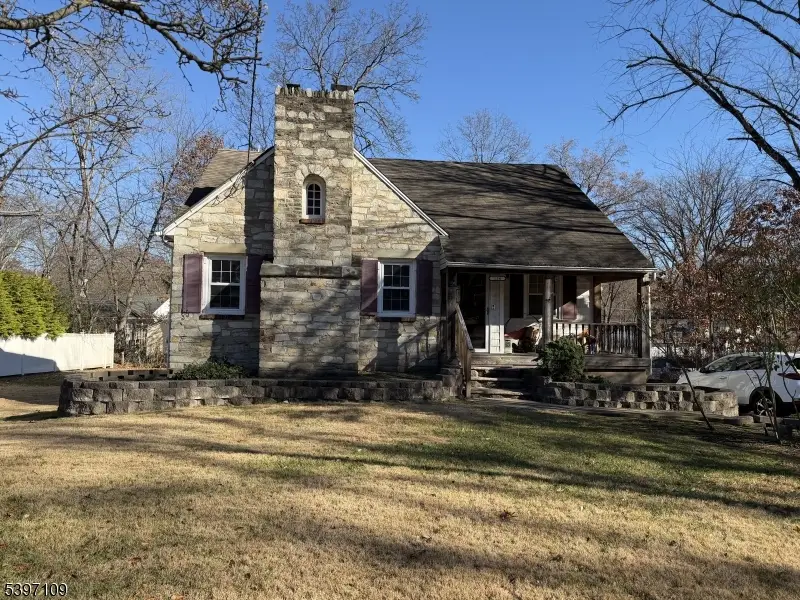 134 Oakwood Dr, Packanack Lake, NJ 07470 - Image #2