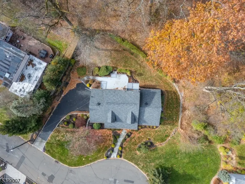367 Greenbrier Ct, Mountainside, NJ 07092 - Image #2