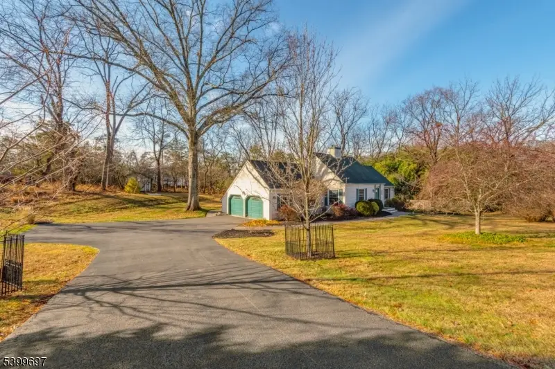 18 Farview Dr, Clinton Township, NJ 08801 - Image #2