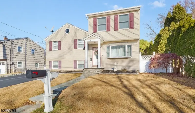 233 Walnut Ave, Pompton Lakes, NJ 07442 - Image #3