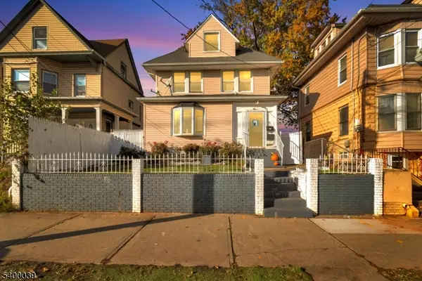 111 Murray St, Elizabeth City, NJ 07202