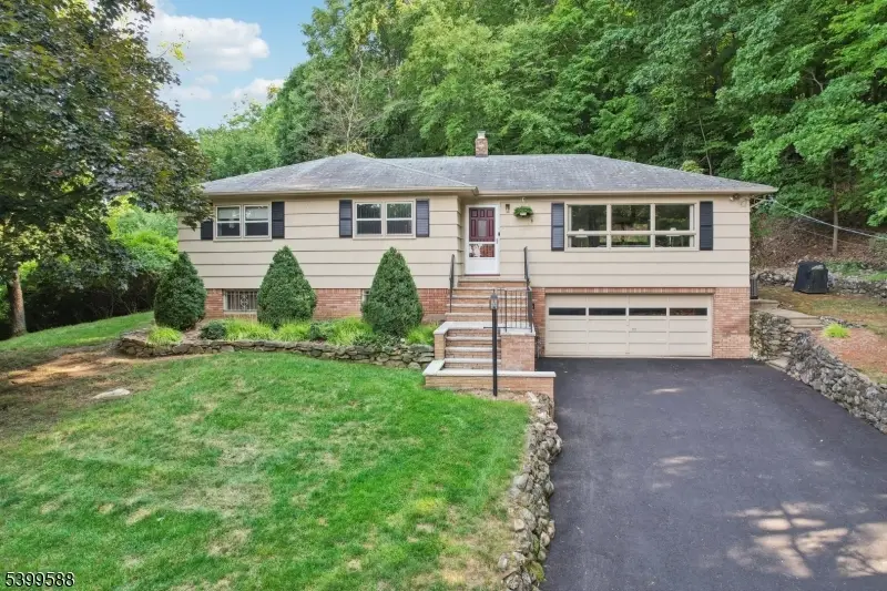 41 Dorothy Drive, North Haledon, NJ 07508 - Image #1