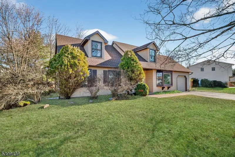 17 Londonderry Dr, Raritan Township, NJ 08844 - Image #2