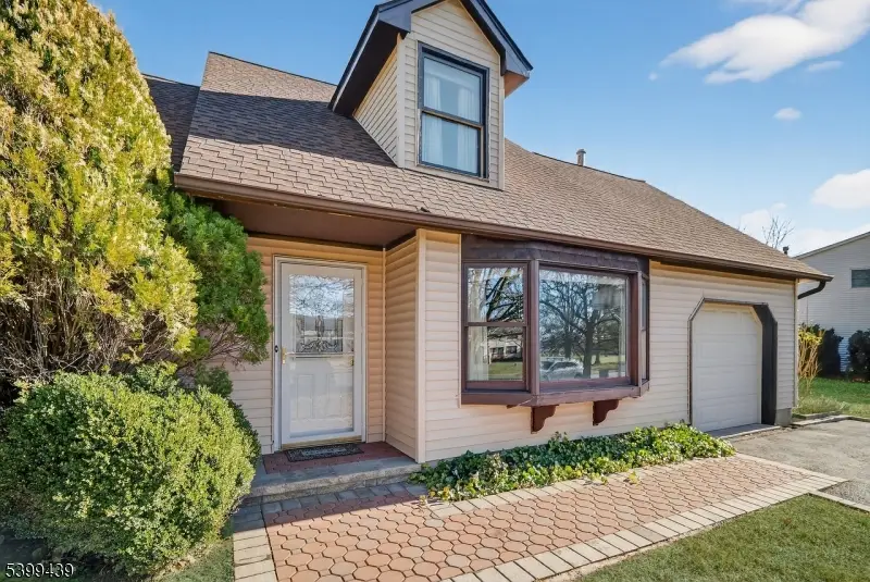 17 Londonderry Dr, Raritan Township, NJ 08844 - Image #3