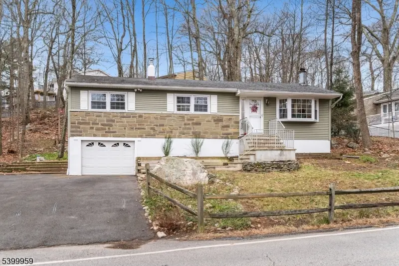 66 Sutton Trl, Hopatcong, NJ 07843 - Image #1