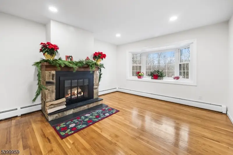 66 Sutton Trl, Hopatcong, NJ 07843 - Image #2