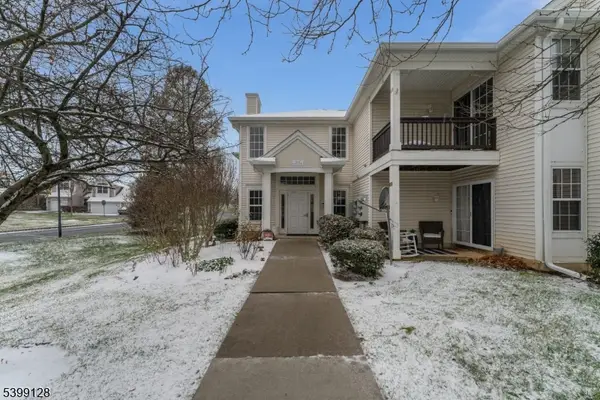 52 Overlook Dr, Lopatcong Twp., NJ 08886