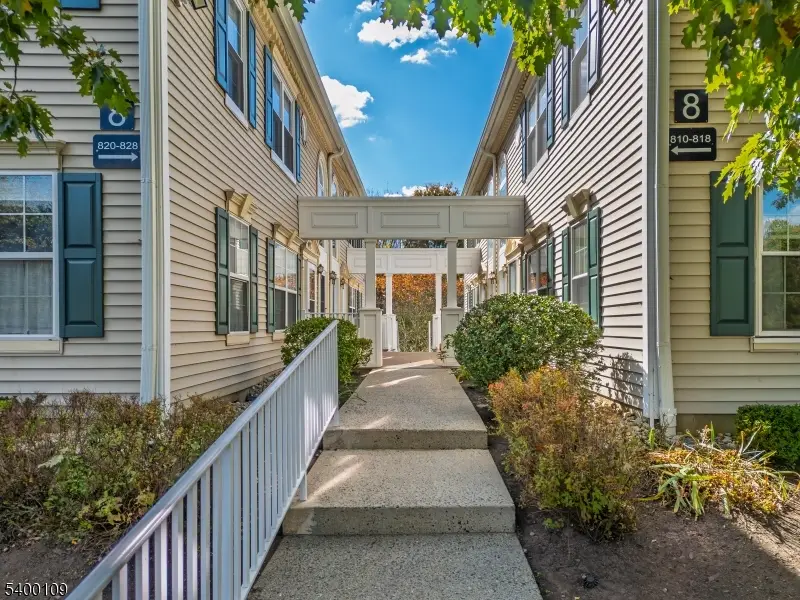 818 Magnolia Ln, Branchburg, NJ 08876 - Image #3