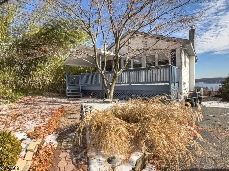 207 Dupont Ave, Hopatcong, NJ 07843 - Image #1