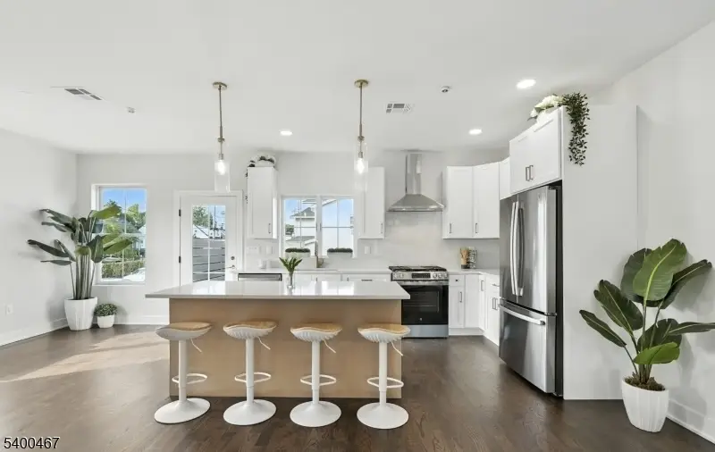 184 Canterbury Ave, North Arlington, NJ 07031 - Image #3