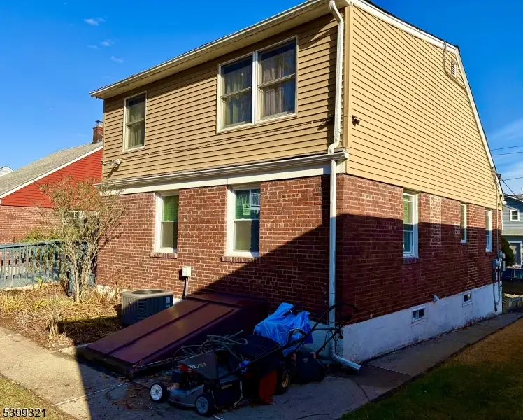 48 Sussex Rd, Bergenfield, NJ 07621 - Image #3