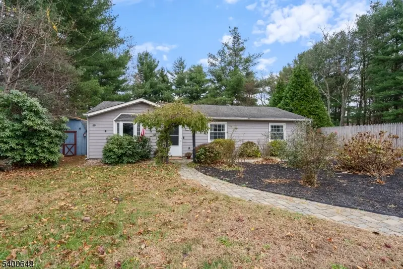 11 Carol Ct, Glen Gardner, NJ 08826 - Image #2