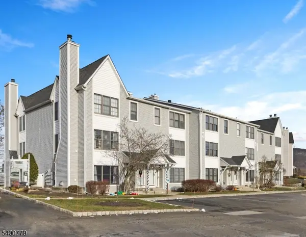 54 Burlington Ct, Hamburg Boro, NJ 07419