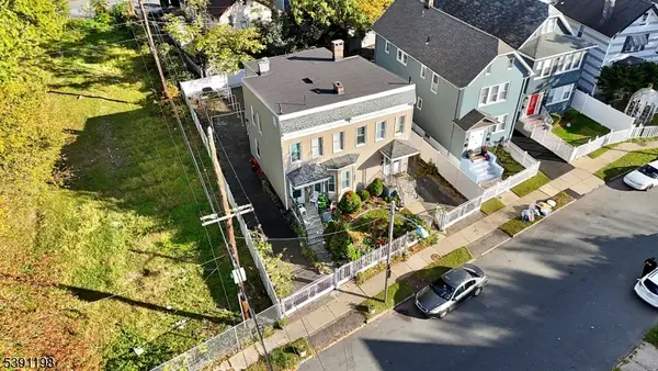 22-24 Kensington Pl, East Orange City, NJ 07017