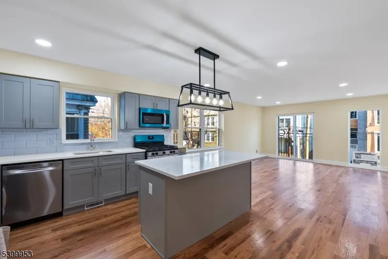 371 Chadwick Ave, Newark, NJ 07112 - Image #2