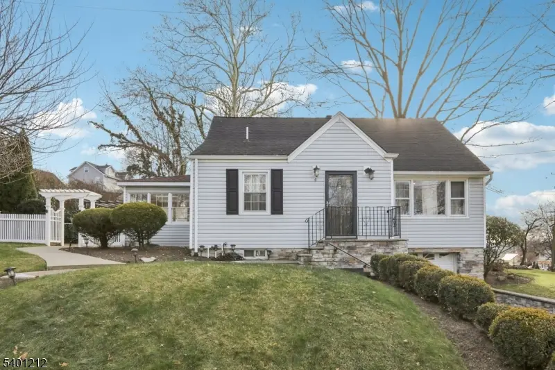 4 Brookview Dr, Woodland Park, NJ 07424 - Image #2